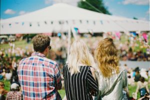 La mujeres están muy presentes entre el público de los festivales pero muy poco sobre los escenarios. | Fuente: Aranxa Esteve.